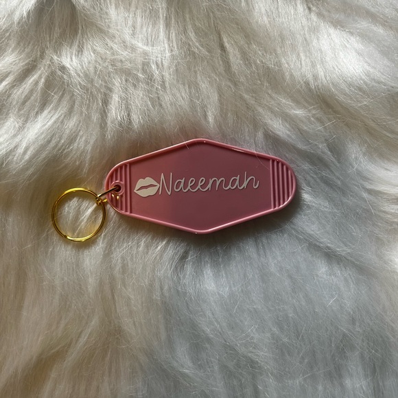 Name Keychains 💋 - Picture 3 of 3
